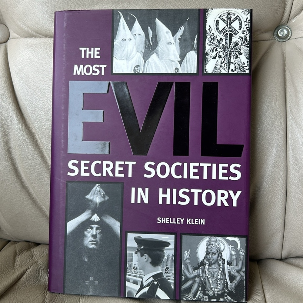 Books - Picture 10 of 13
